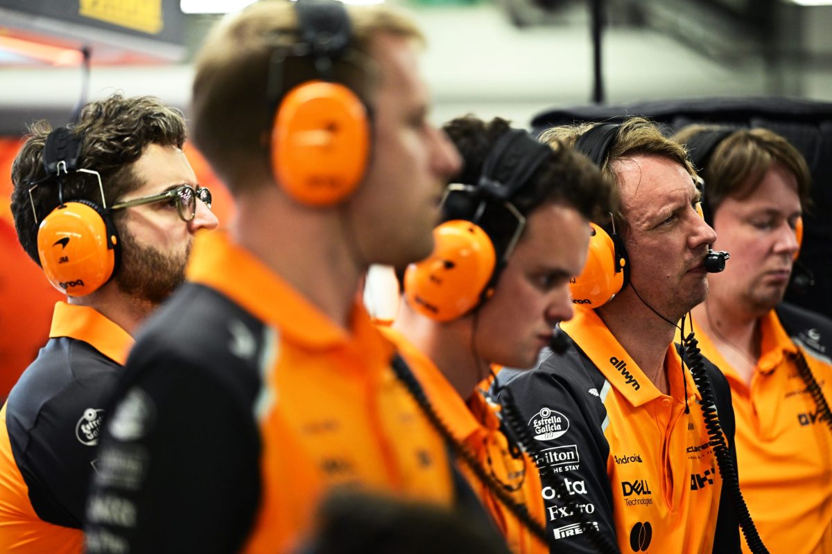 McLaren F1 team wearing ID UNLIMITED made transfers